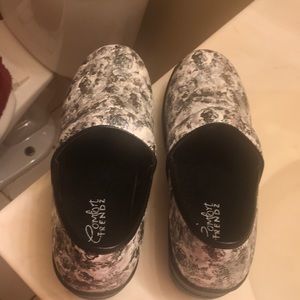 comfort trendz nursing shoes